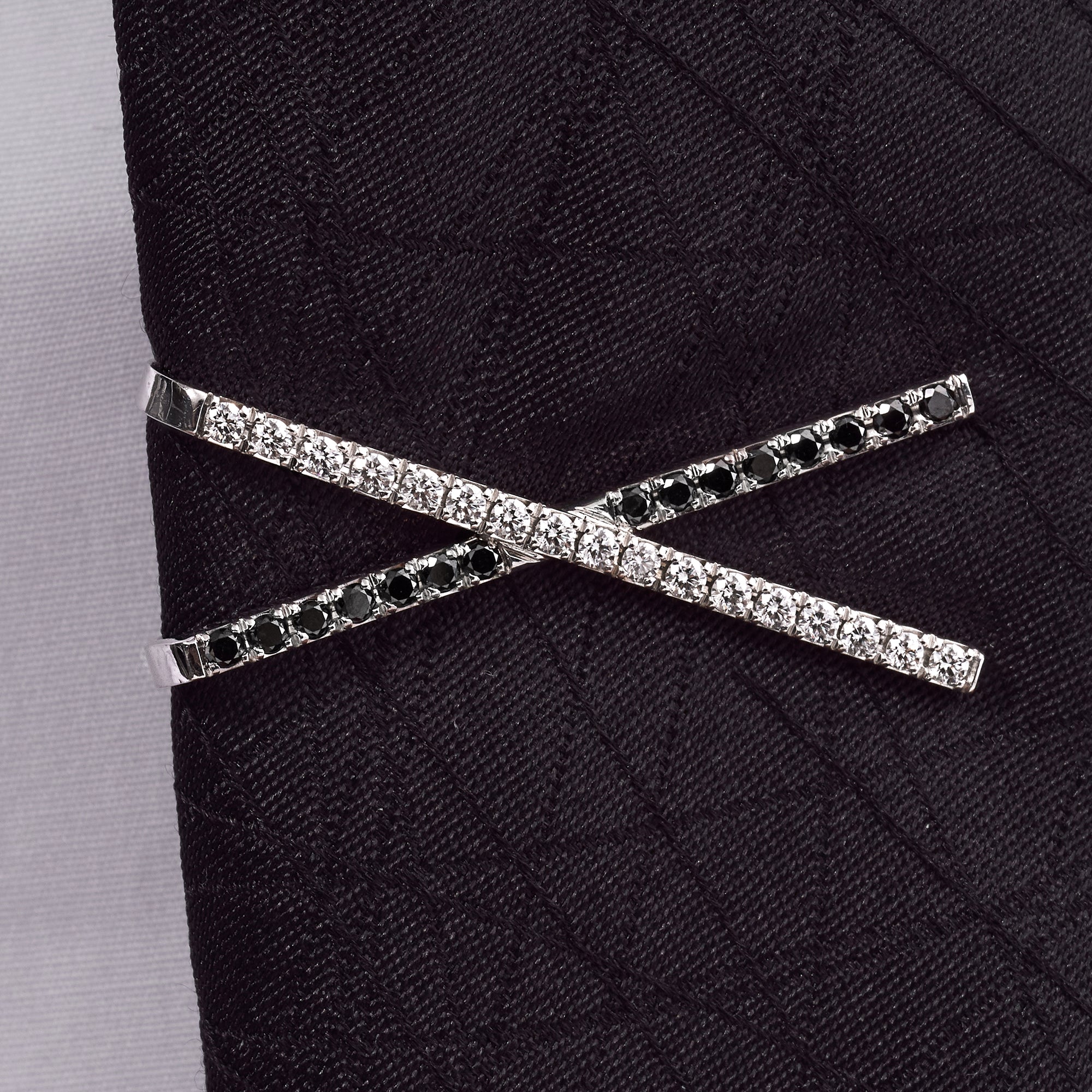 Round Brilliant Cut Black & White Diamond Criss-Cross Tie Bar