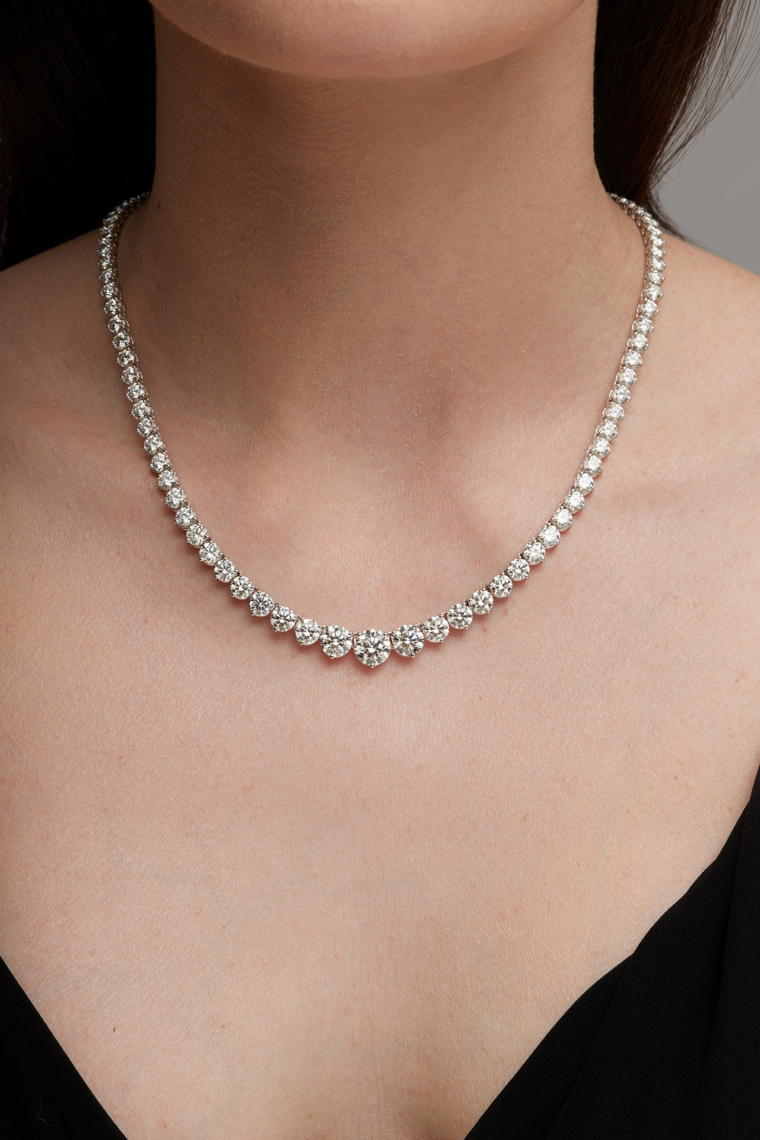 18k White Gold Round Brilliant 29.92CT Diamond Riviera Necklace