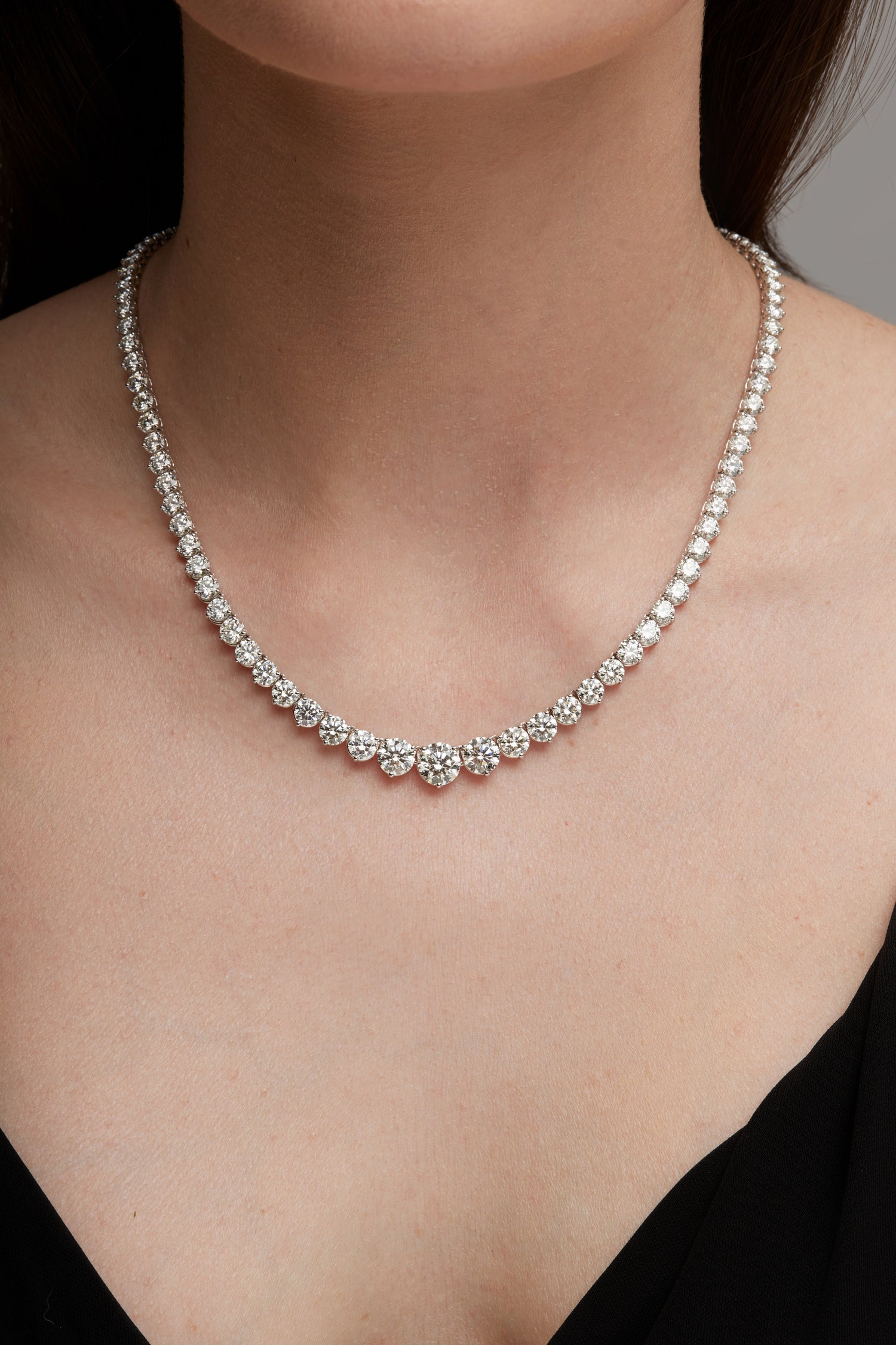 18k White Gold Round Brilliant 26.07CT Diamond Riviera Necklace