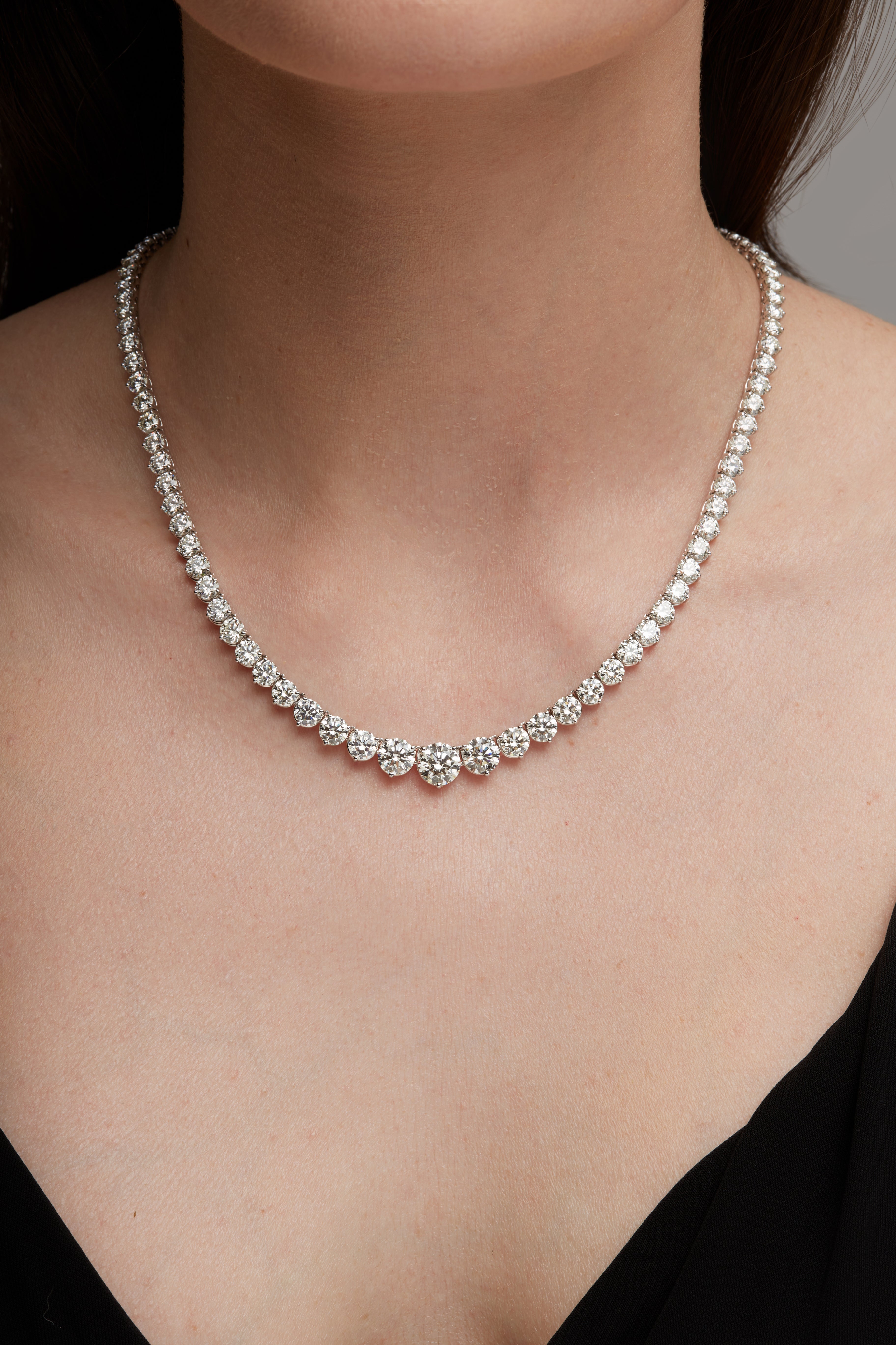 18k White Gold Round Brilliant 26.07CT Diamond Riviera Necklace