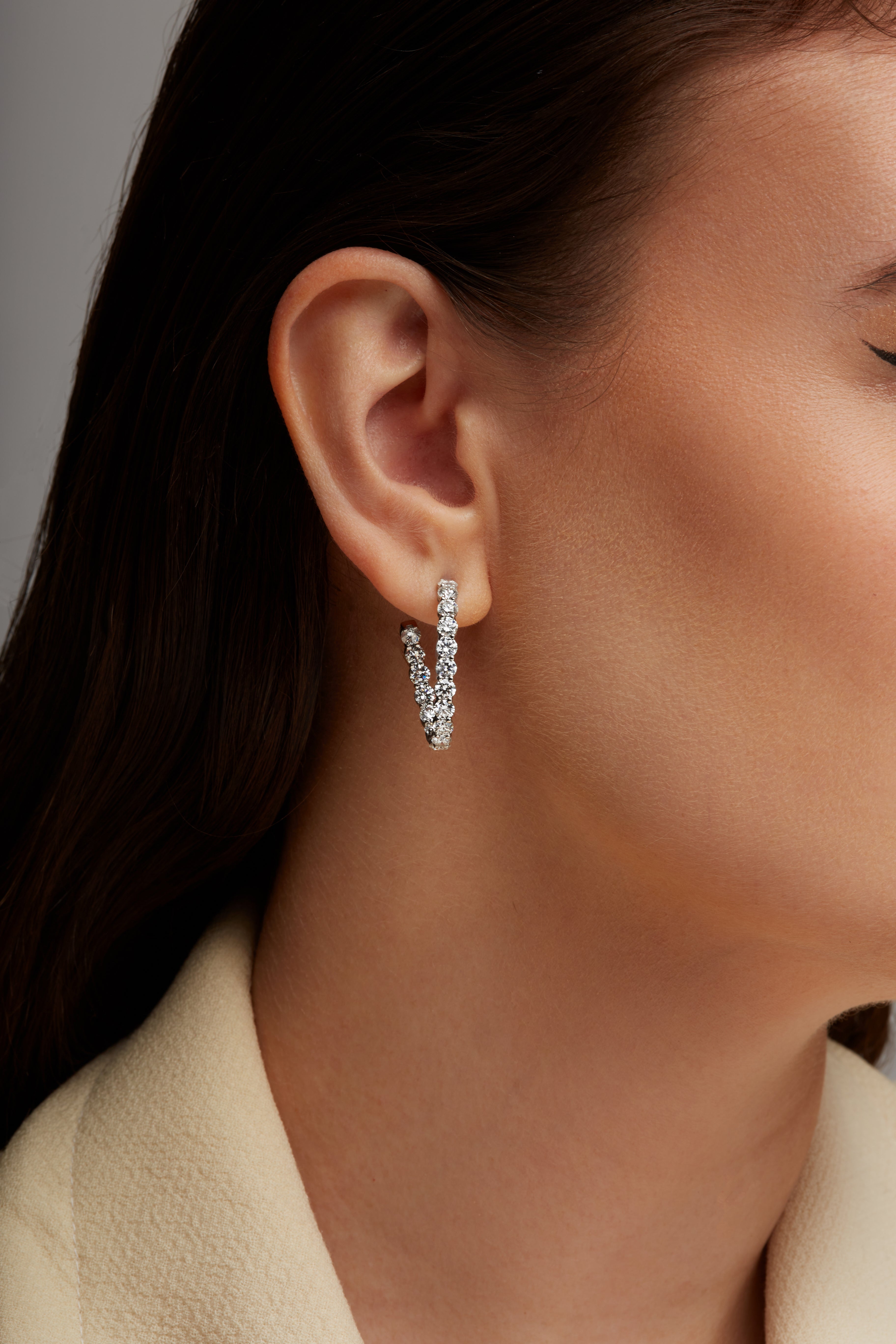 18k White Gold Round Brilliant Diamond Hoop Earrings